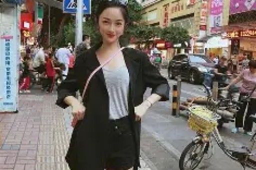一天4个瓜出轨、破产、黄一鸣自称愿意被包养一个比一个离谱